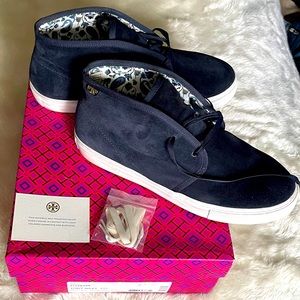Tory Burch size 10.5 Navy lace up sneakers